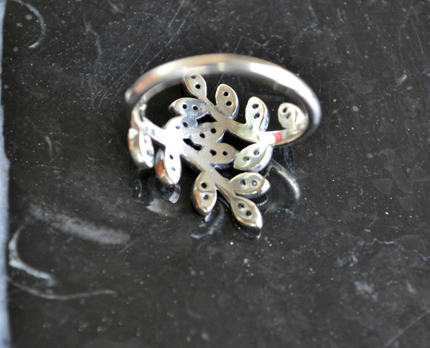 Sparkling Leaves Ring